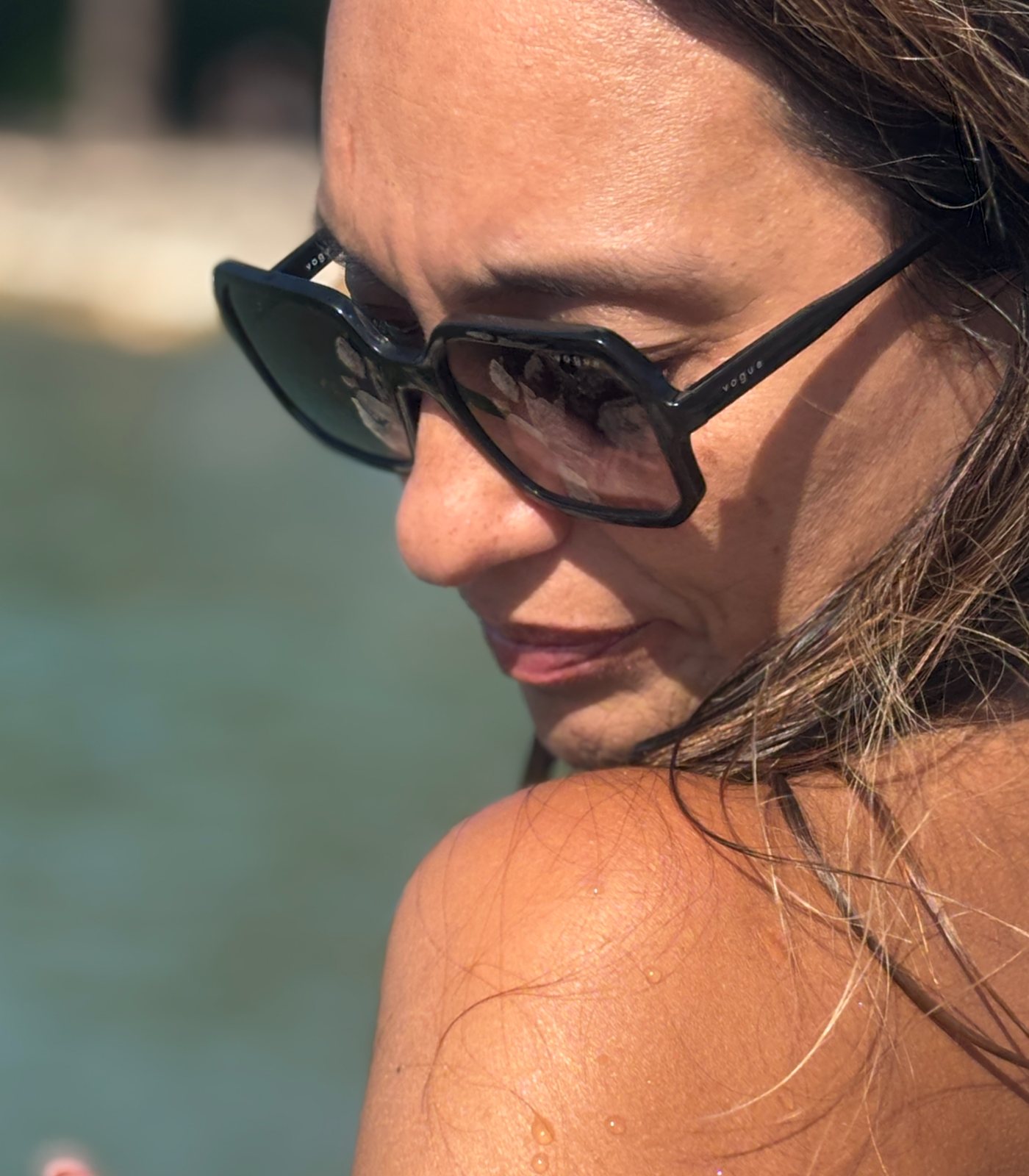 Dettaglio: il profilo di Yamile e l'acqua
